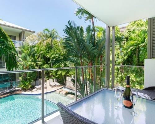 port-douglas-1bedroom-apartments-pool-view1